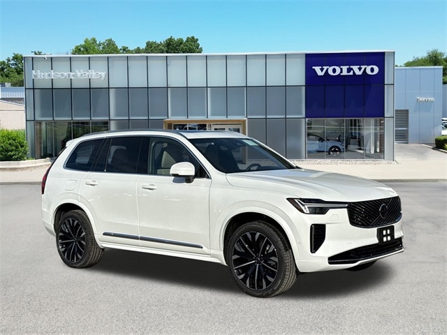 2026 Volvo XC90 Plus's photo