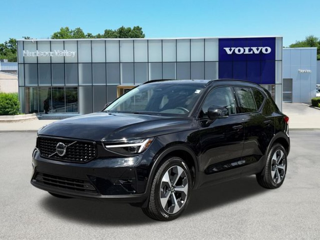 Certified 2026 Volvo XC40 B5 Plus SUV