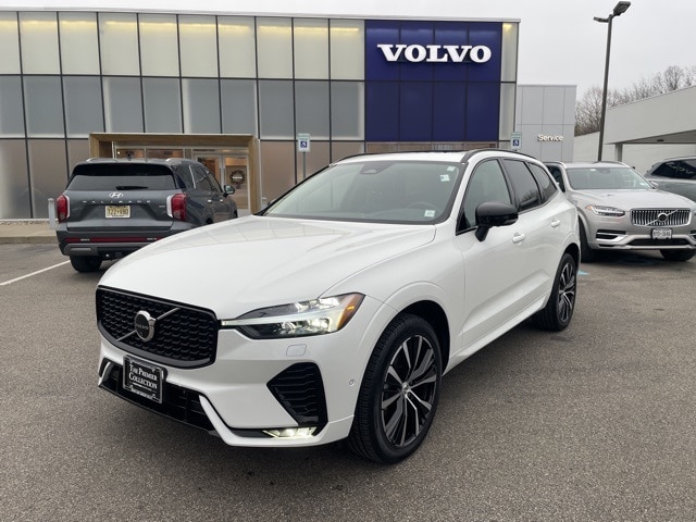 2025 Volvo XC60 Plus's photo