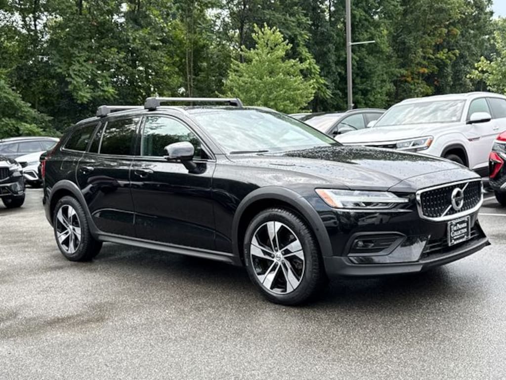 Used 2022 Volvo V60 Cross Country T5 AWD Wagon