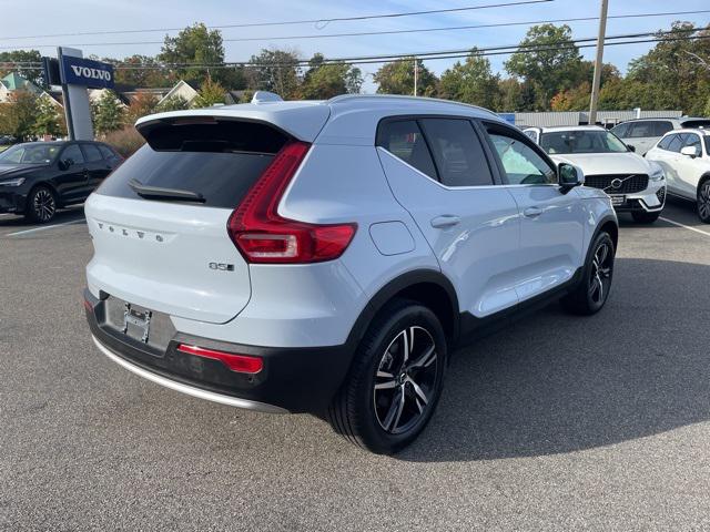 2025 Volvo XC40 Core photo 4