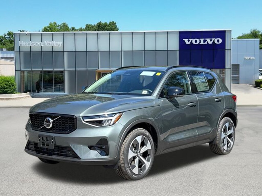 New 2026 Volvo XC40 B5 Plus SUV