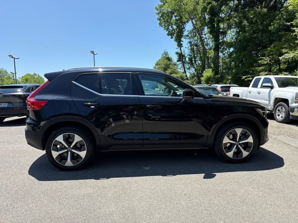 Certified 2025 Volvo XC40 B5 Plus Bright Theme SUV