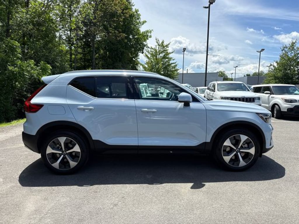 Certified 2025 Volvo XC40 B5 Plus Bright Theme SUV