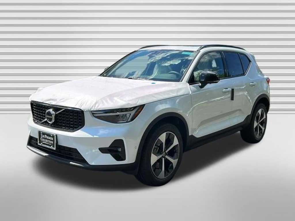 New 2026 Volvo XC40 B5 Plus SUV