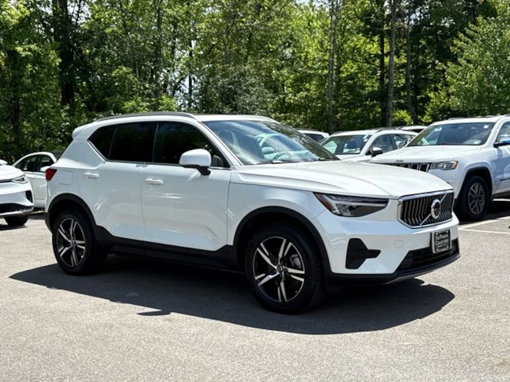 Used 2025 Volvo XC40 B5 Core Bright Theme SUV