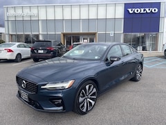 2022 Volvo S60 B5 AWD Momentum Sedan