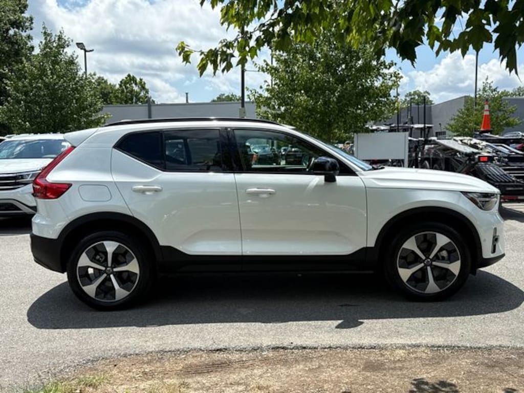 Used 2026 Volvo XC40 B5 Plus SUV