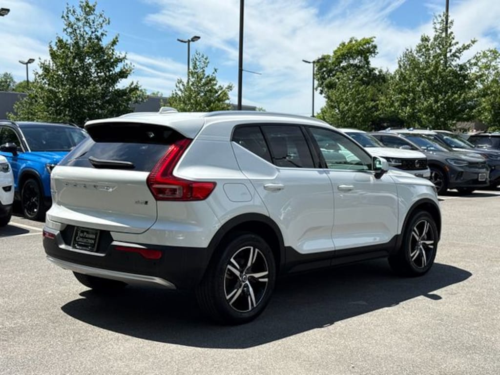 Used 2025 Volvo XC40 B5 Core Bright Theme SUV
