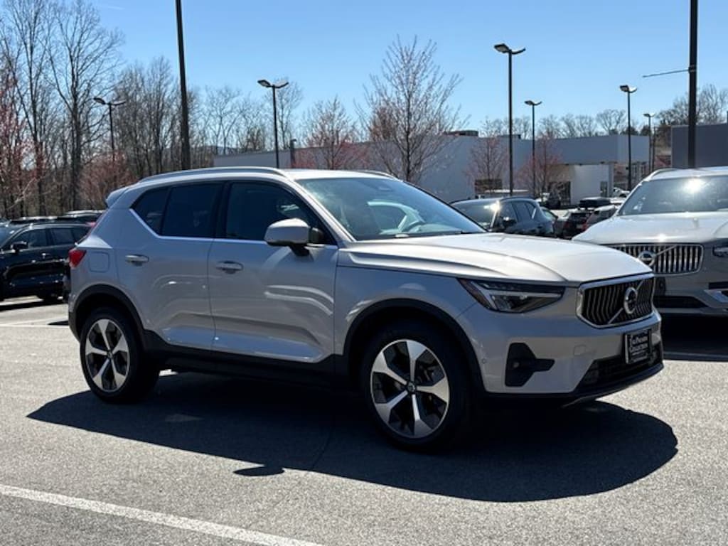 Used 2023 Volvo XC40 B5 AWD Plus Bright SUV