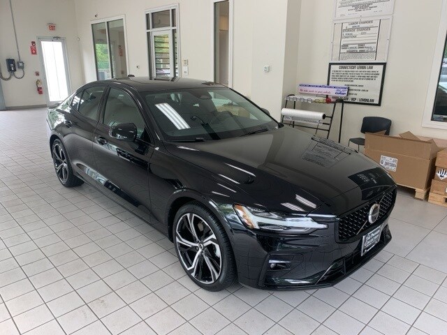 2025 Volvo S60 B5 Plus photo 3