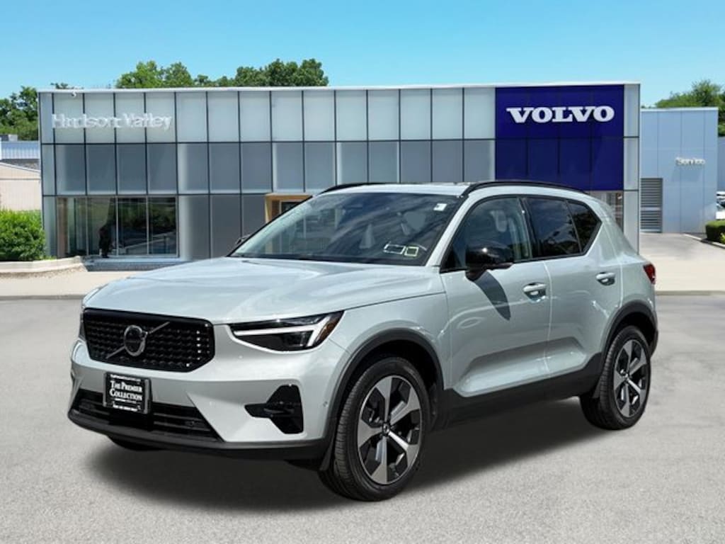 Used 2026 Volvo XC40 B5 Plus SUV