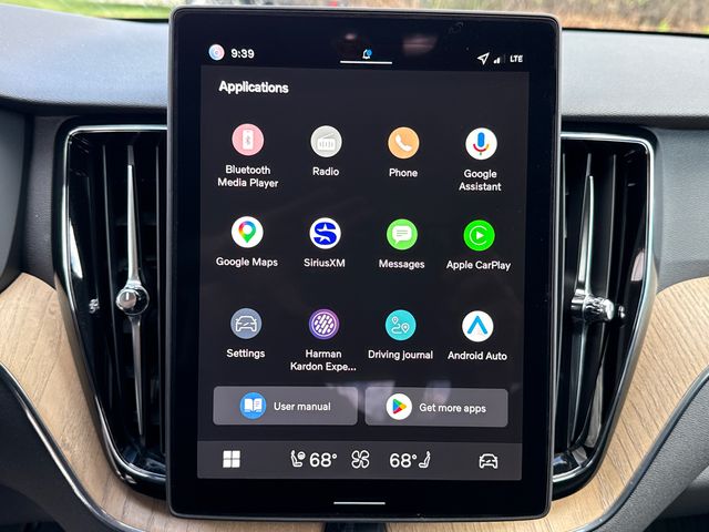 2026 Volvo XC60 Plus - Photo 18
