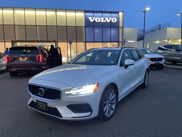 2020 Volvo V60 Momentum's photo