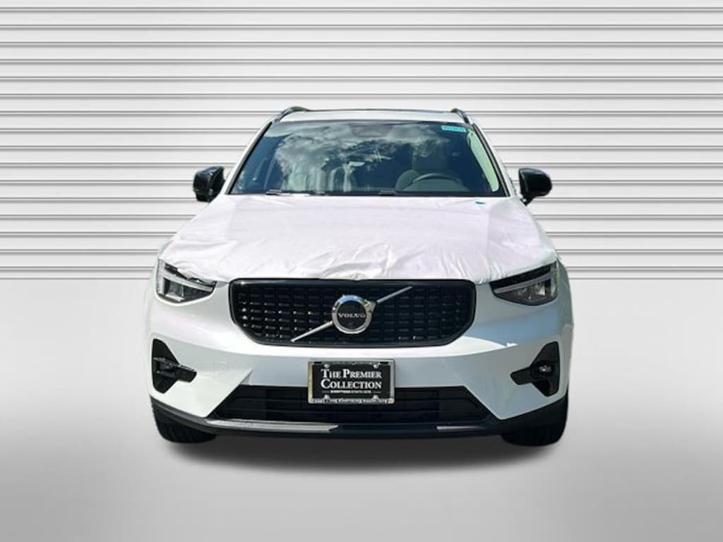 New 2026 Volvo XC40 B5 Plus SUV