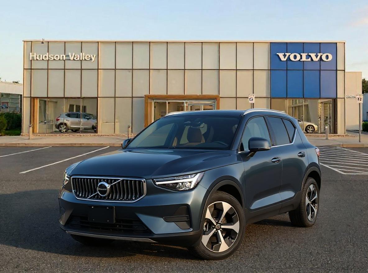 2026 Volvo XC40 Plus's photo