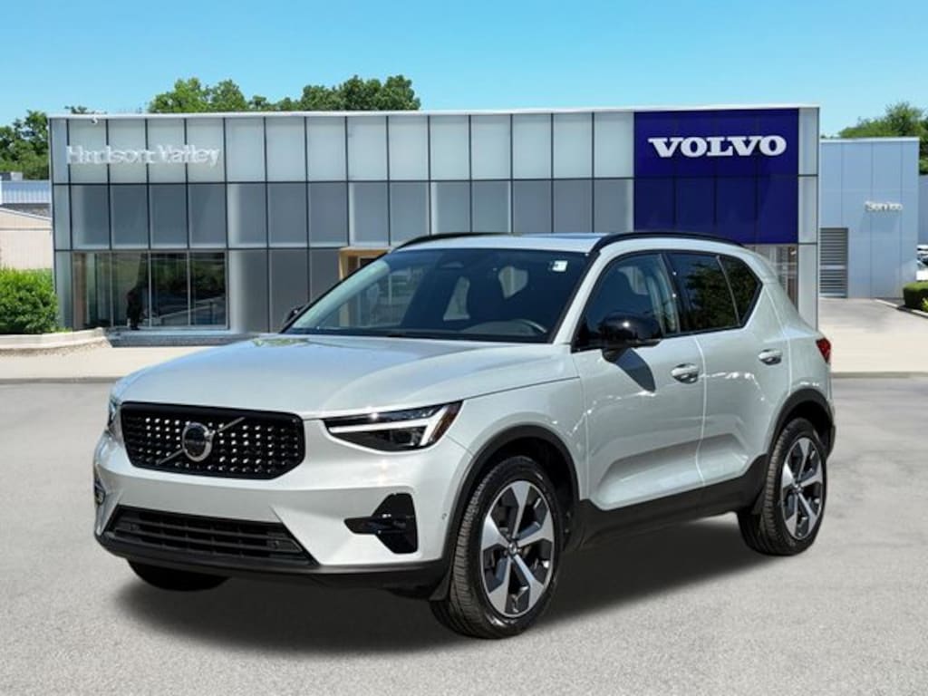 Used 2026 Volvo XC40 B5 Plus SUV