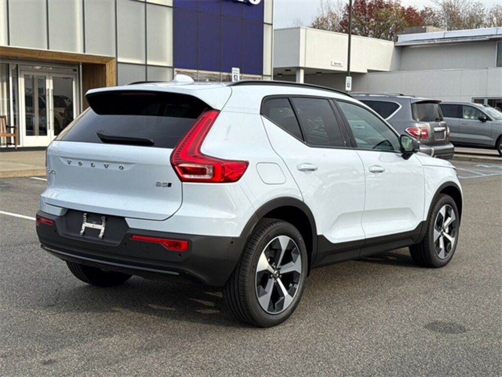 New 2026 Volvo XC40 B5 Plus SUV