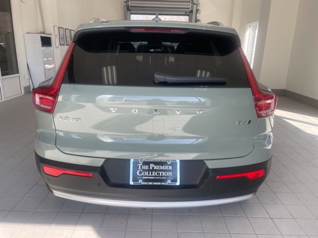 Certified 2025 Volvo XC40 B5 Core Bright Theme SUV