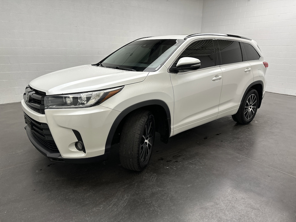 Used 2018 Toyota Highlander SE SUV