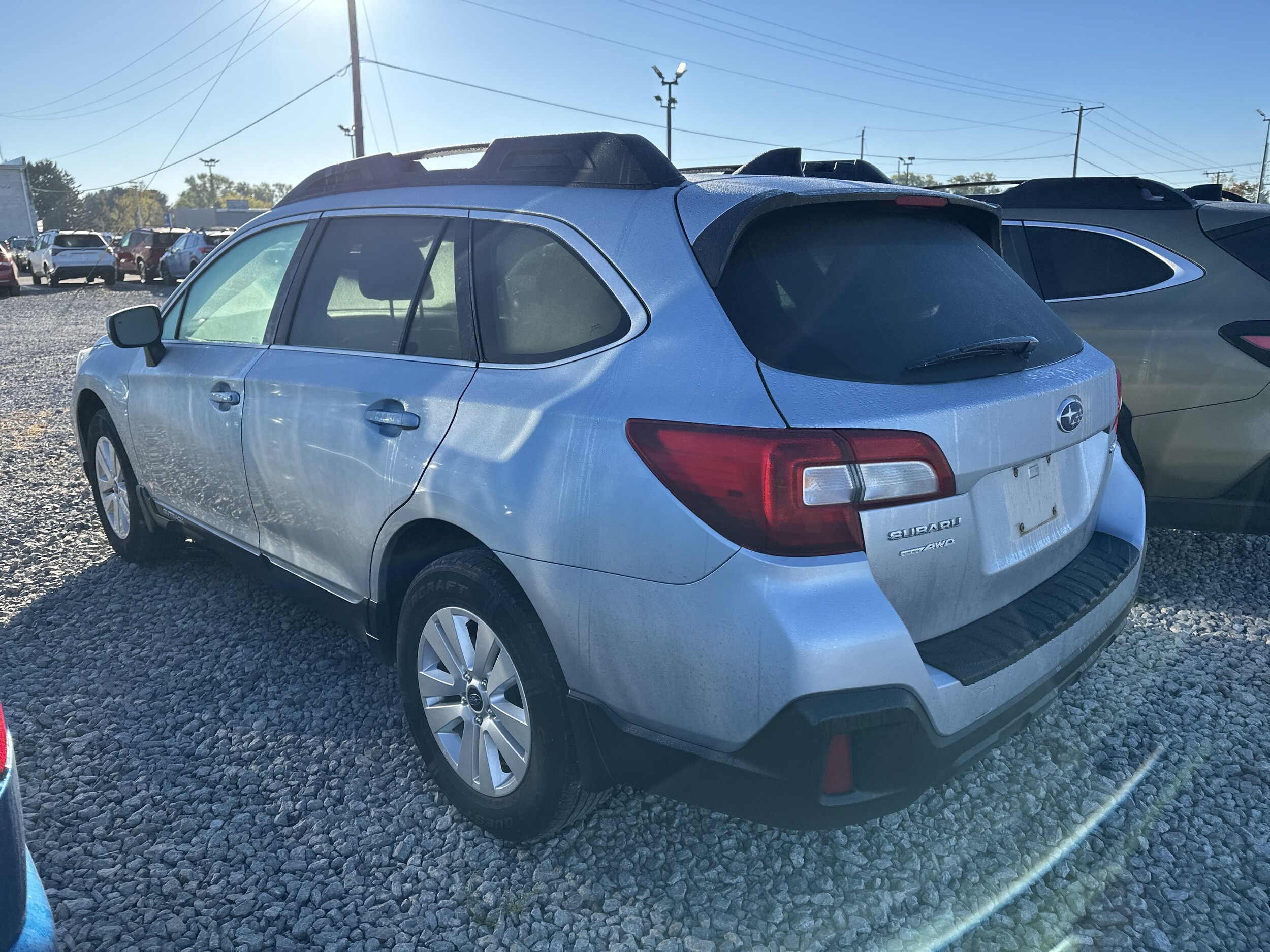 2019 Subaru Outback Premium photo 2