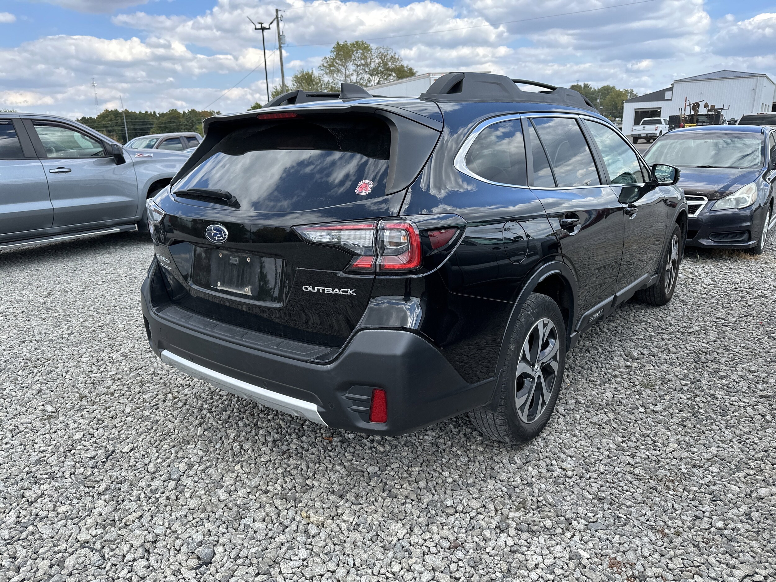 2020 Subaru Outback Limited photo 2