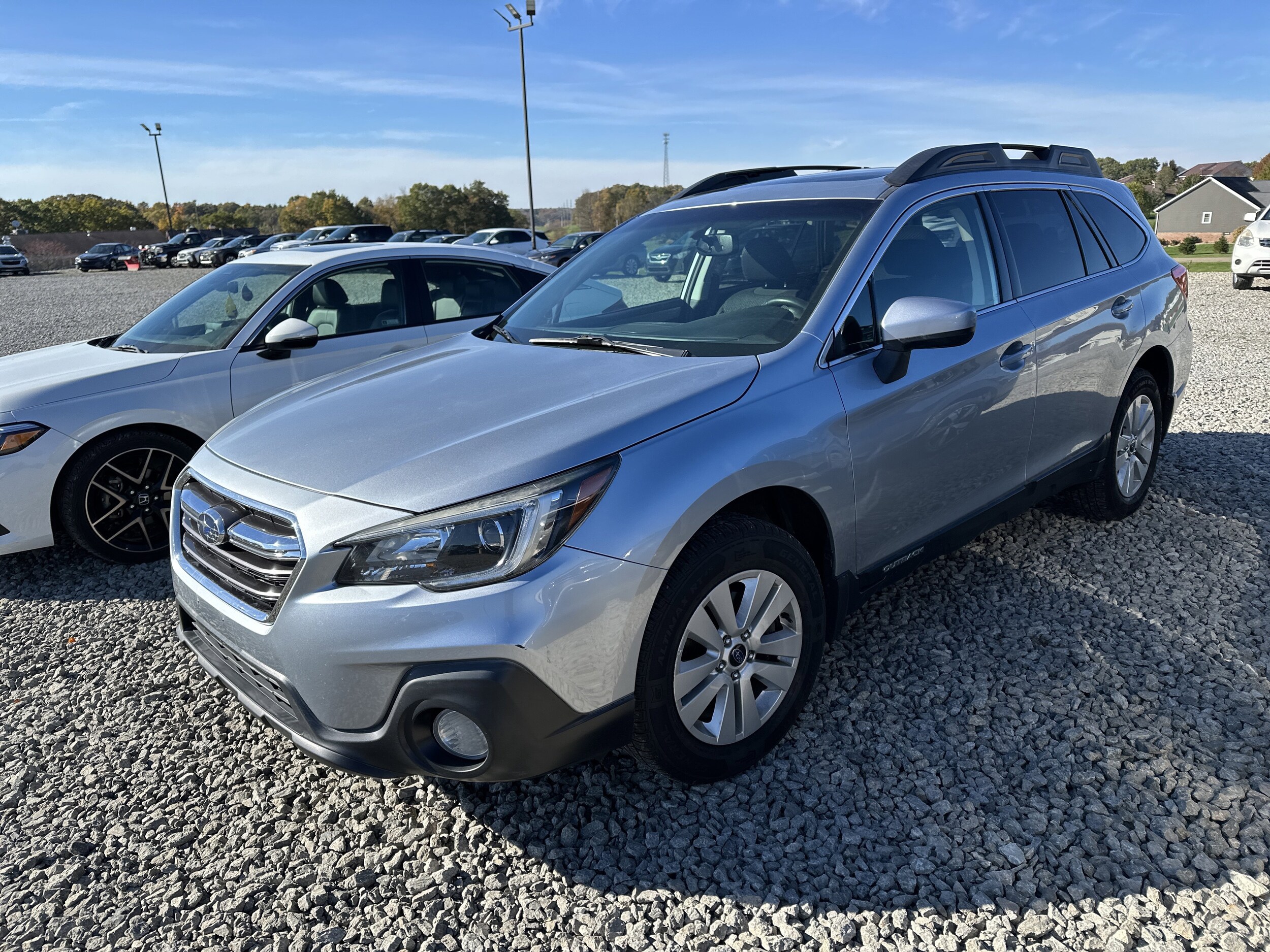 2018 Subaru Outback Premium photo 4