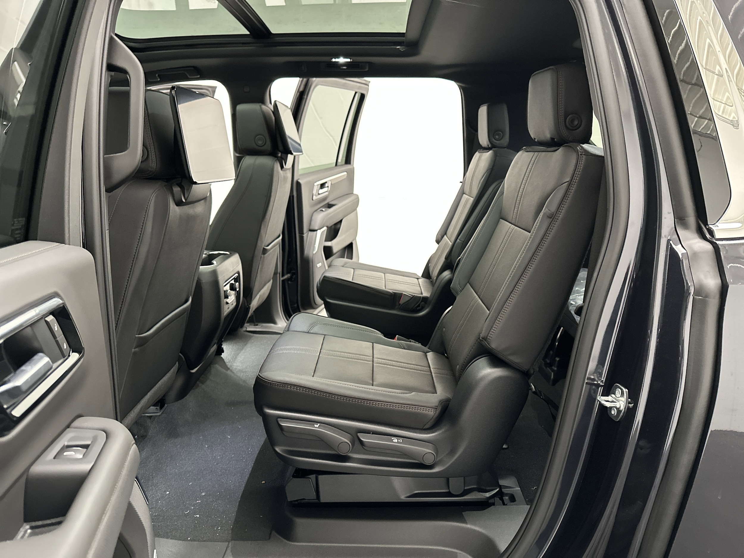 2026 Chevrolet Suburban High Country - Photo 25