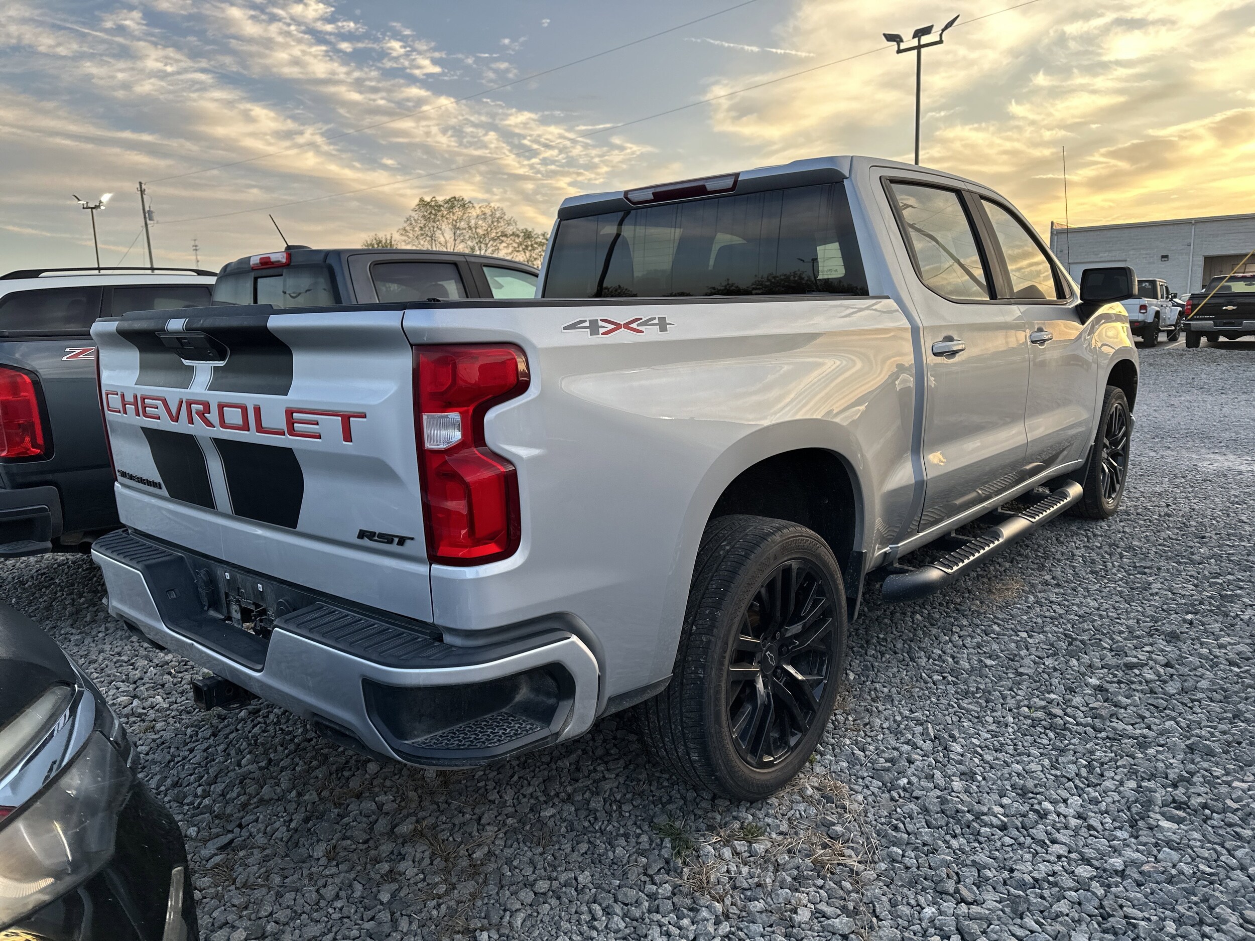 2020 Chevrolet Silverado 1500 RST photo 2