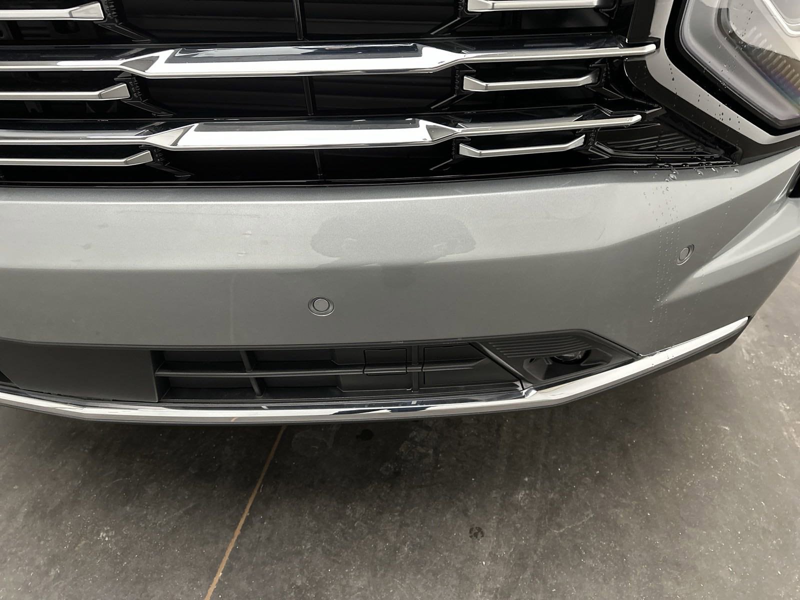 2025 Chevrolet Suburban Premier photo 3