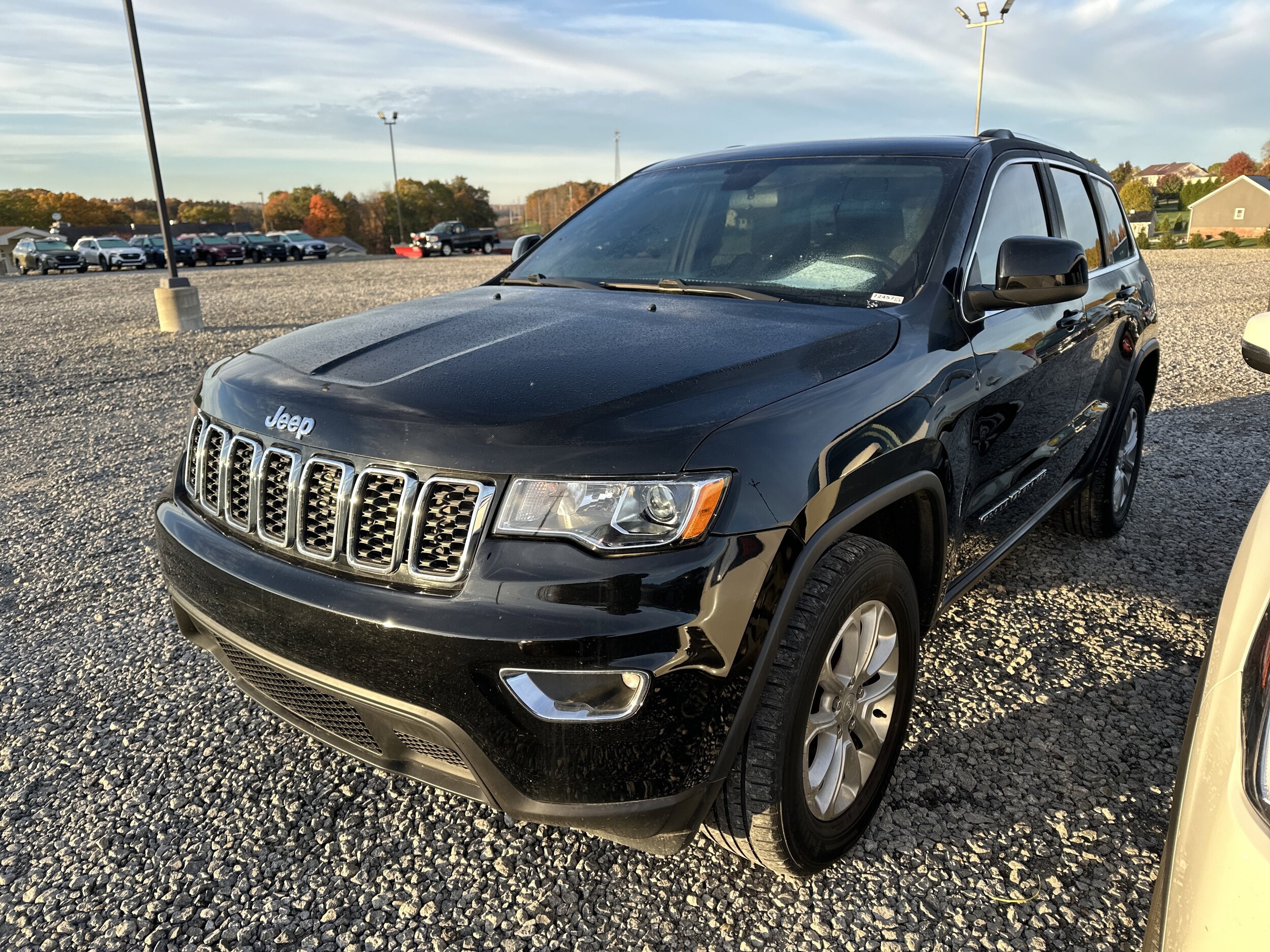 2021 Jeep Grand Cherokee Laredo E photo 3