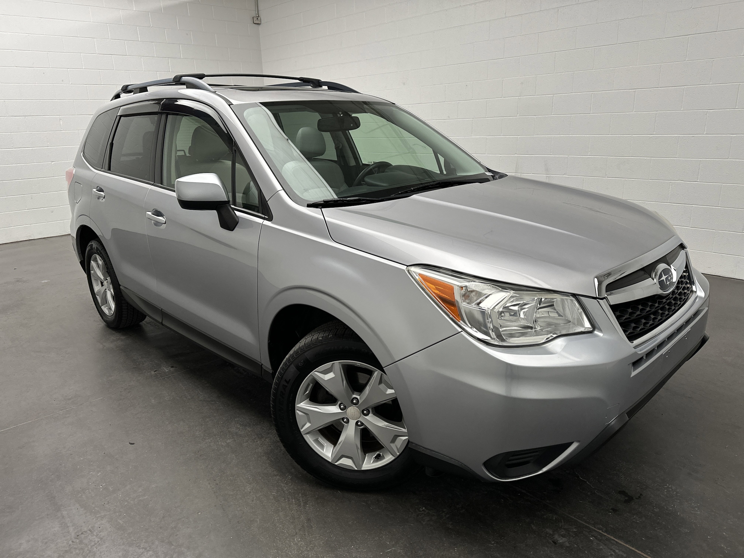 2016 Subaru Forester 2.5i Premium photo 2