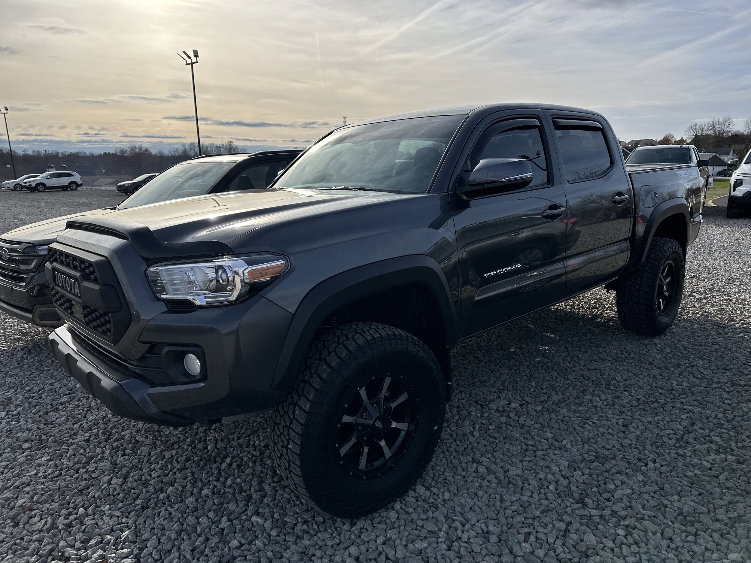 2022 Toyota Tacoma TRD Off-Road photo 3