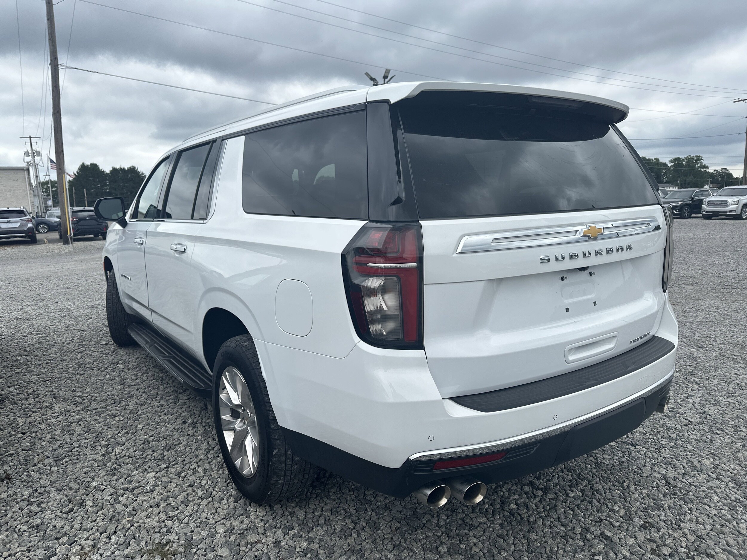 2023 Chevrolet Suburban Premier photo 3