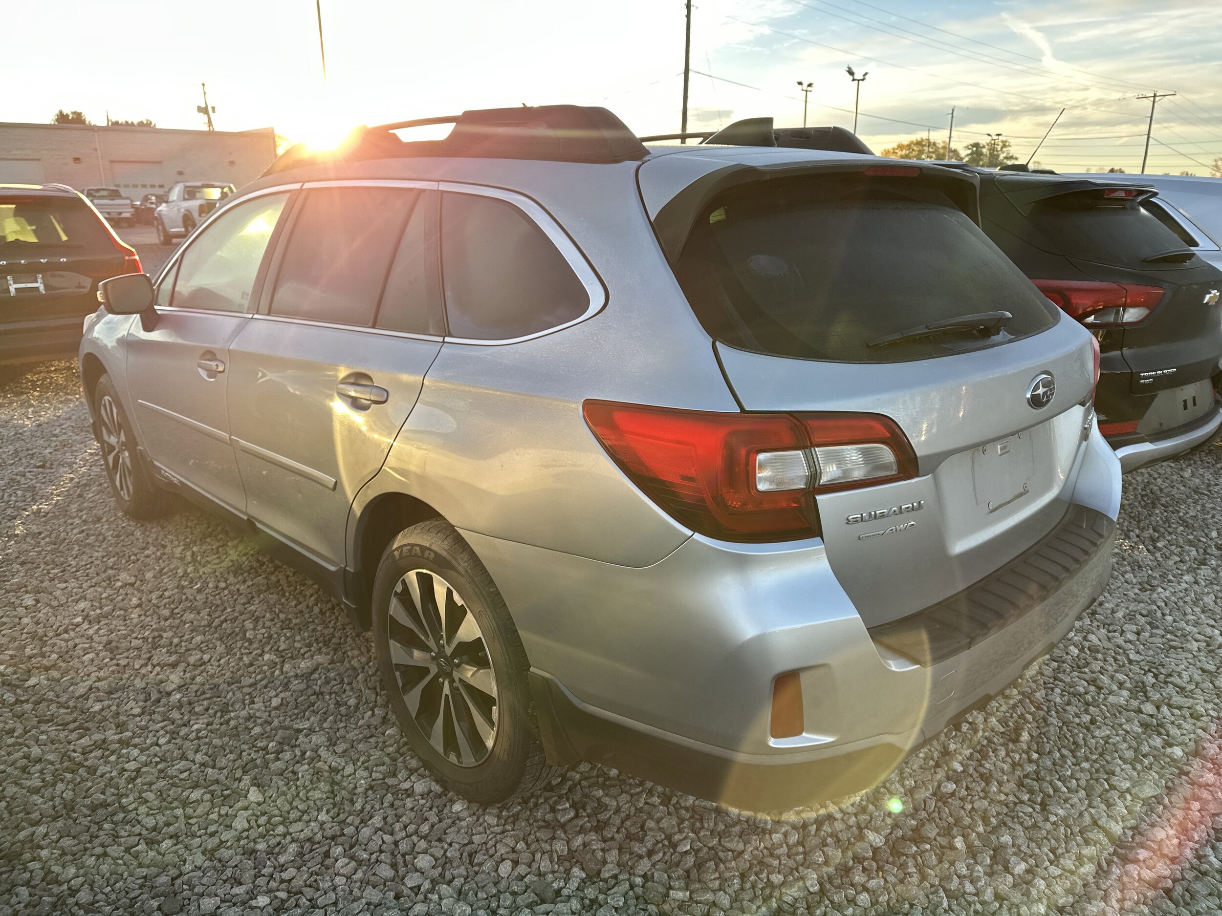 2016 Subaru Outback 2.5i Limited photo 2
