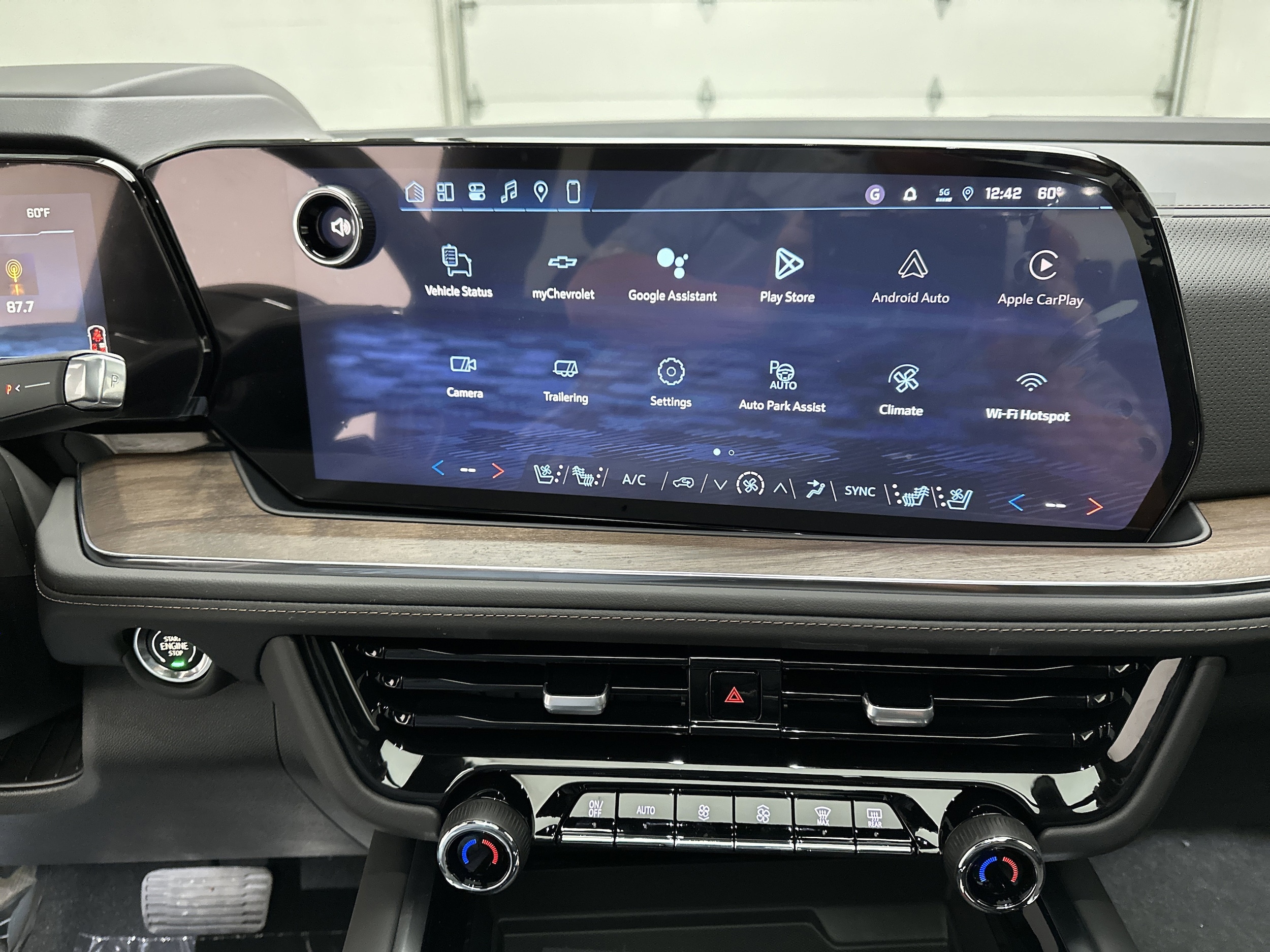 2026 Chevrolet Suburban High Country - Photo 36