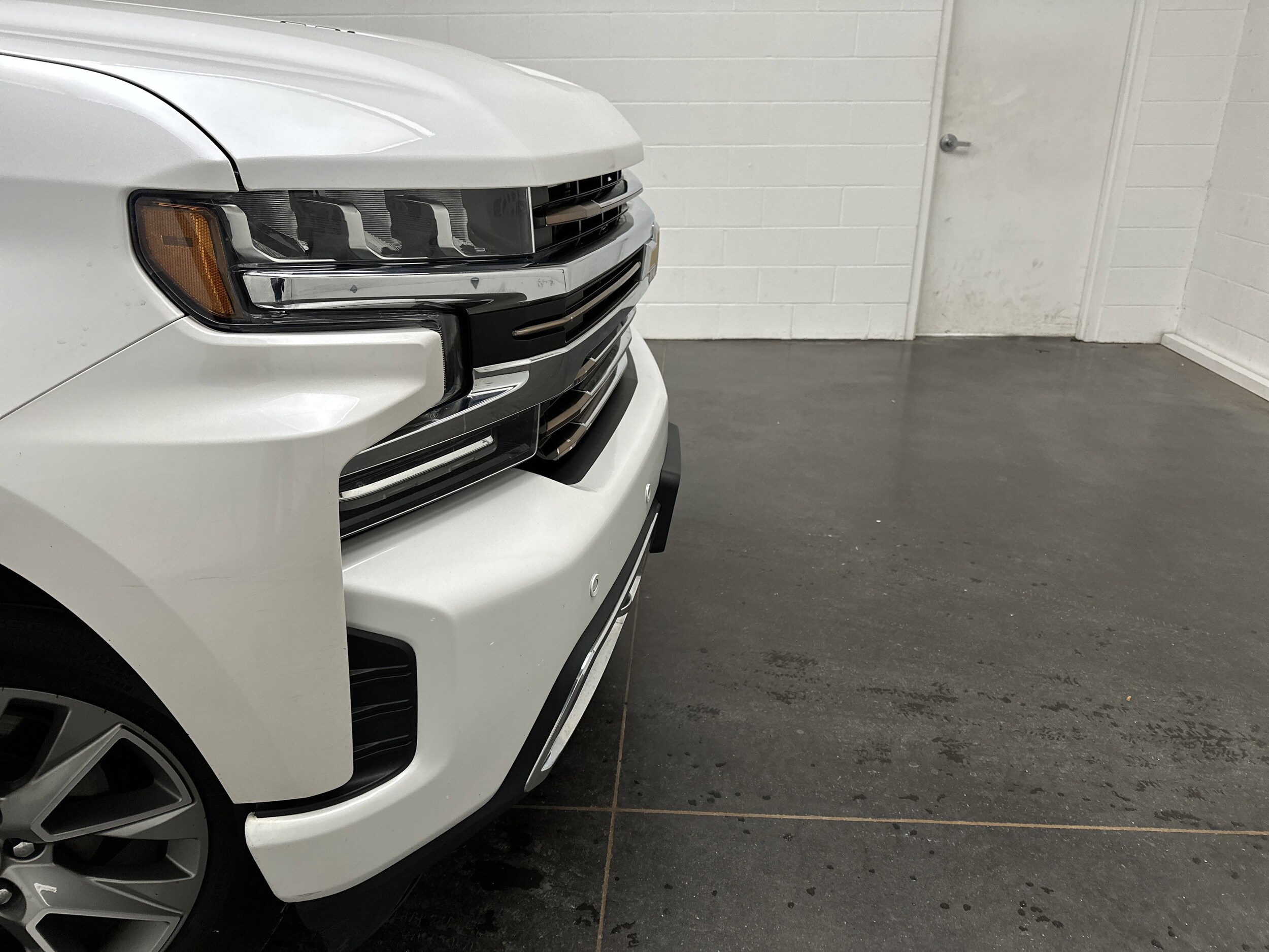 2019 Chevrolet Silverado 1500 High Country photo 2