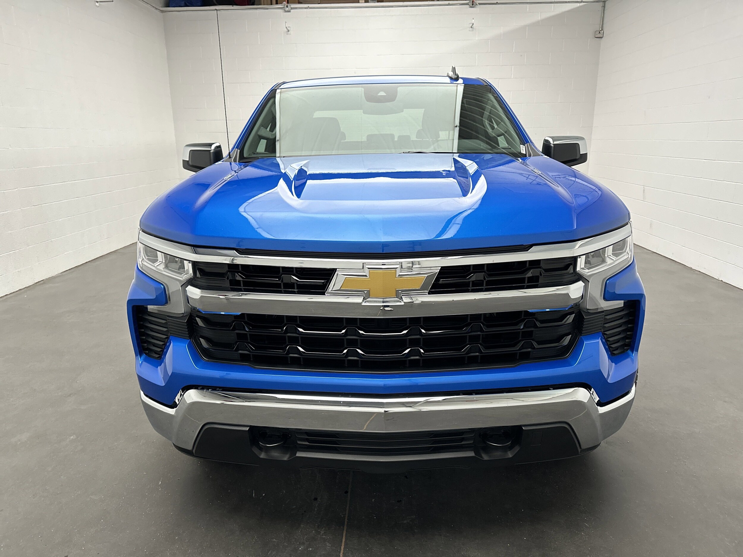 2025 Chevrolet Silverado 1500 LT photo 3