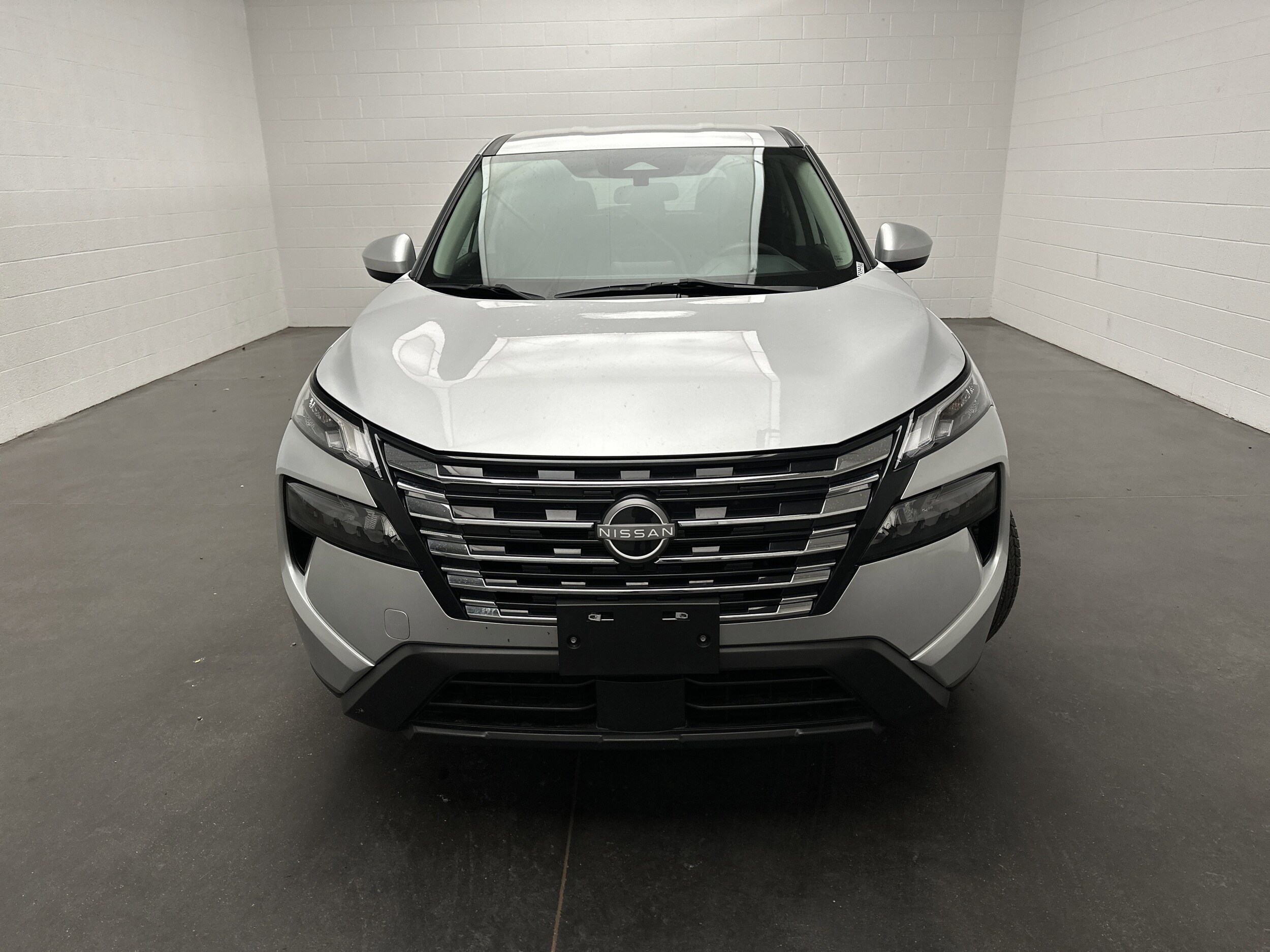 2024 Nissan Rogue SV photo 2