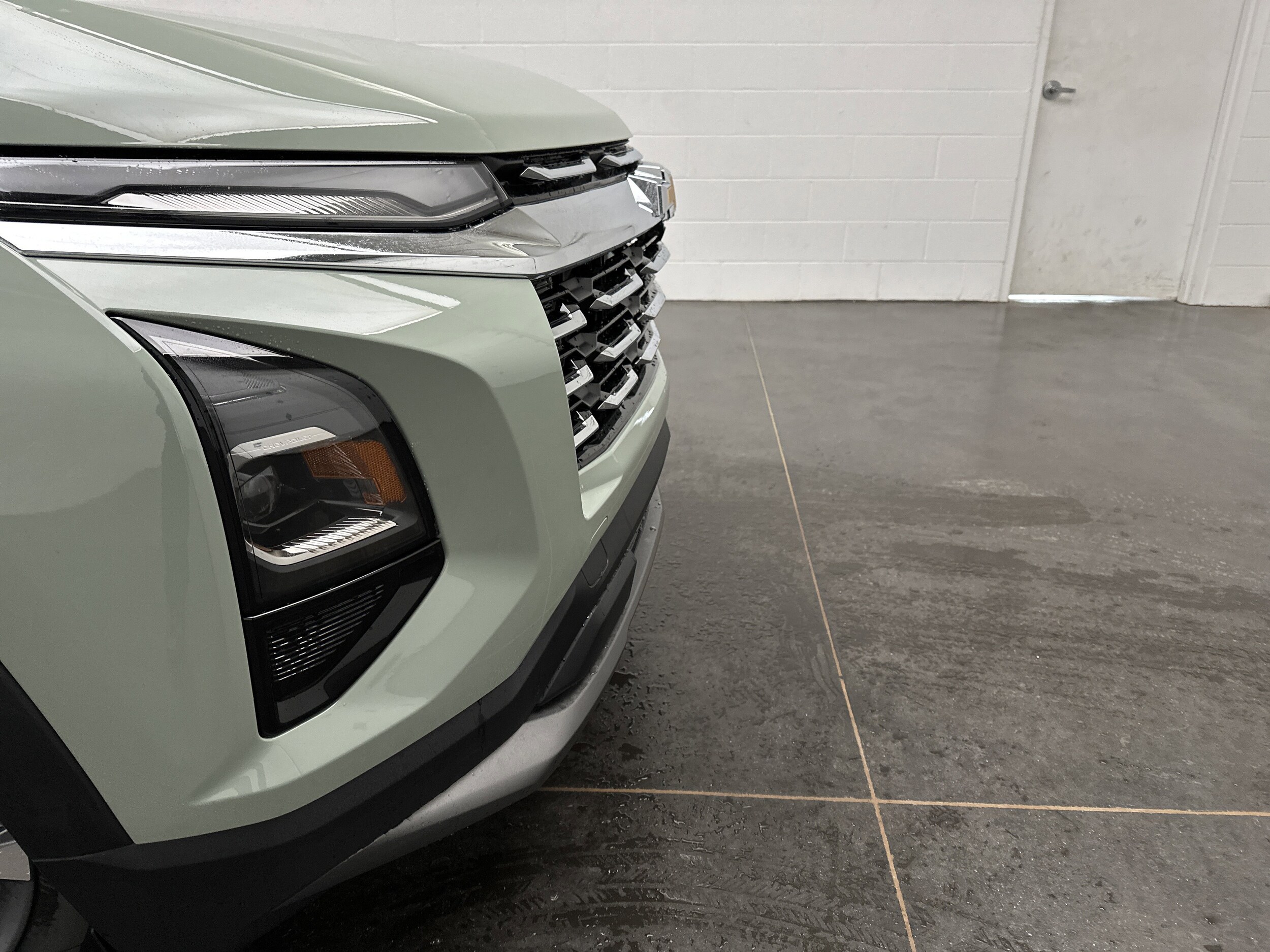 2026 Chevrolet Equinox LT photo 2
