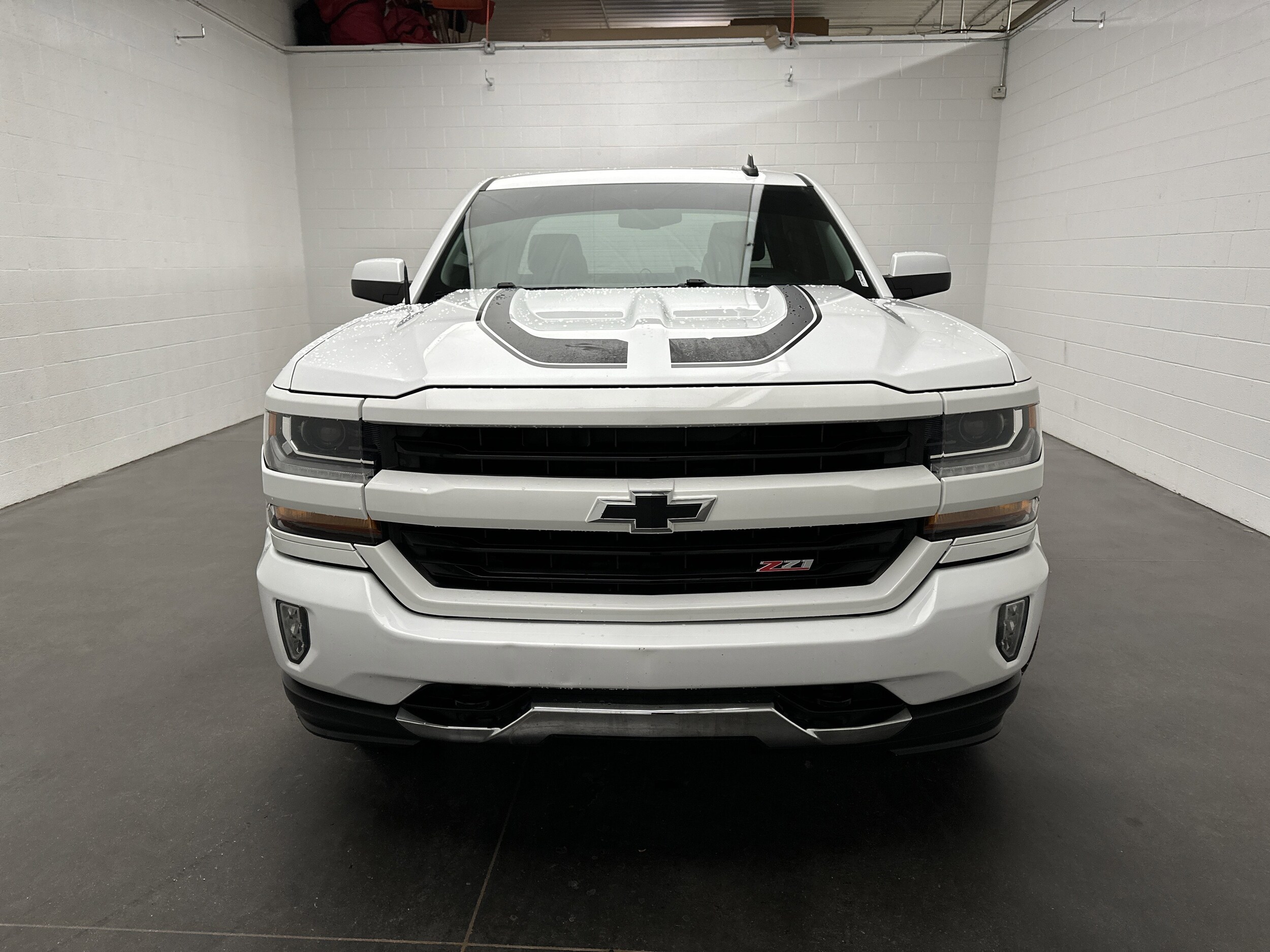 2017 Chevrolet Silverado 1500 LT photo 3