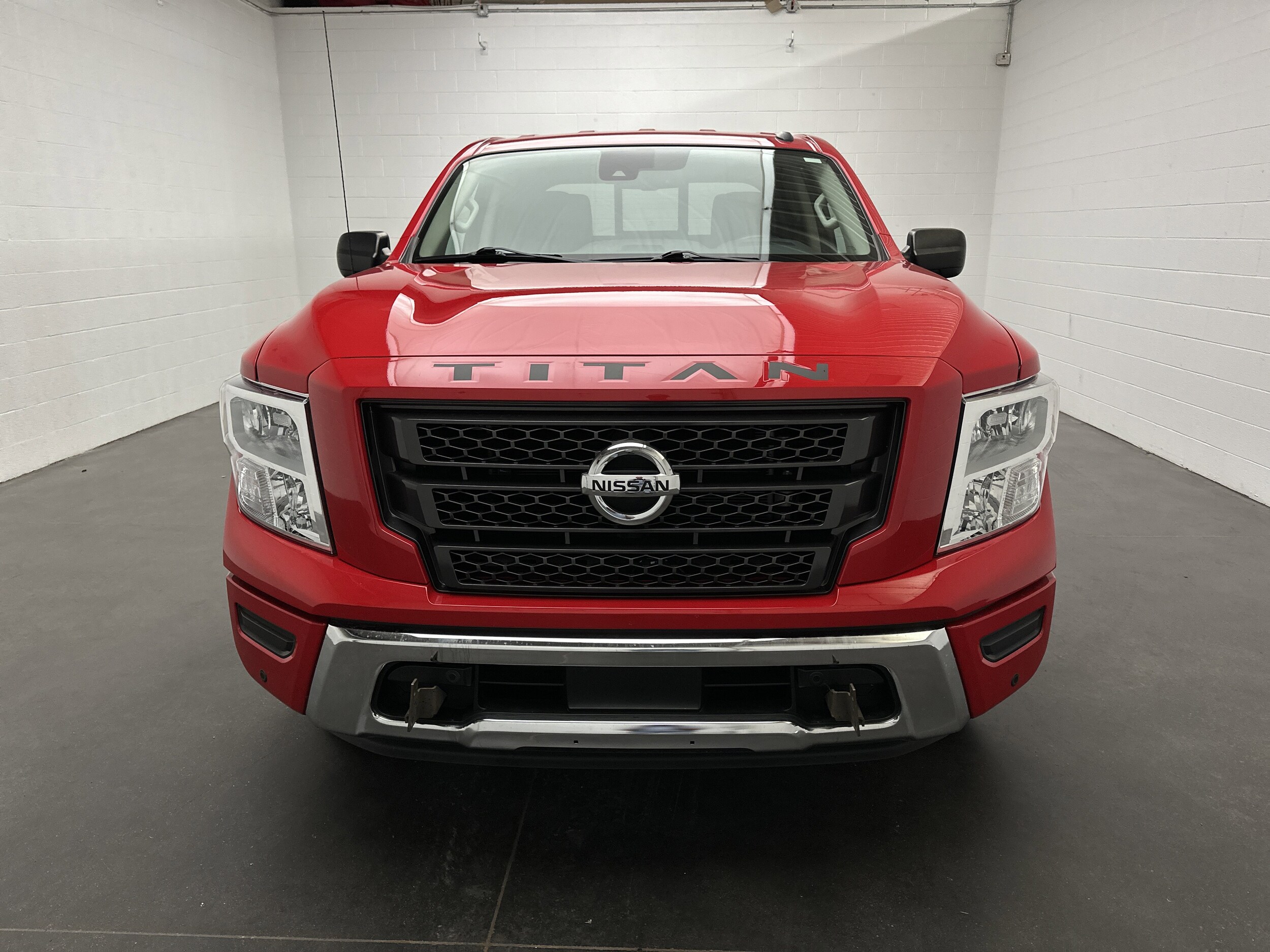 2021 Nissan Titan SV Crew Cab photo 3