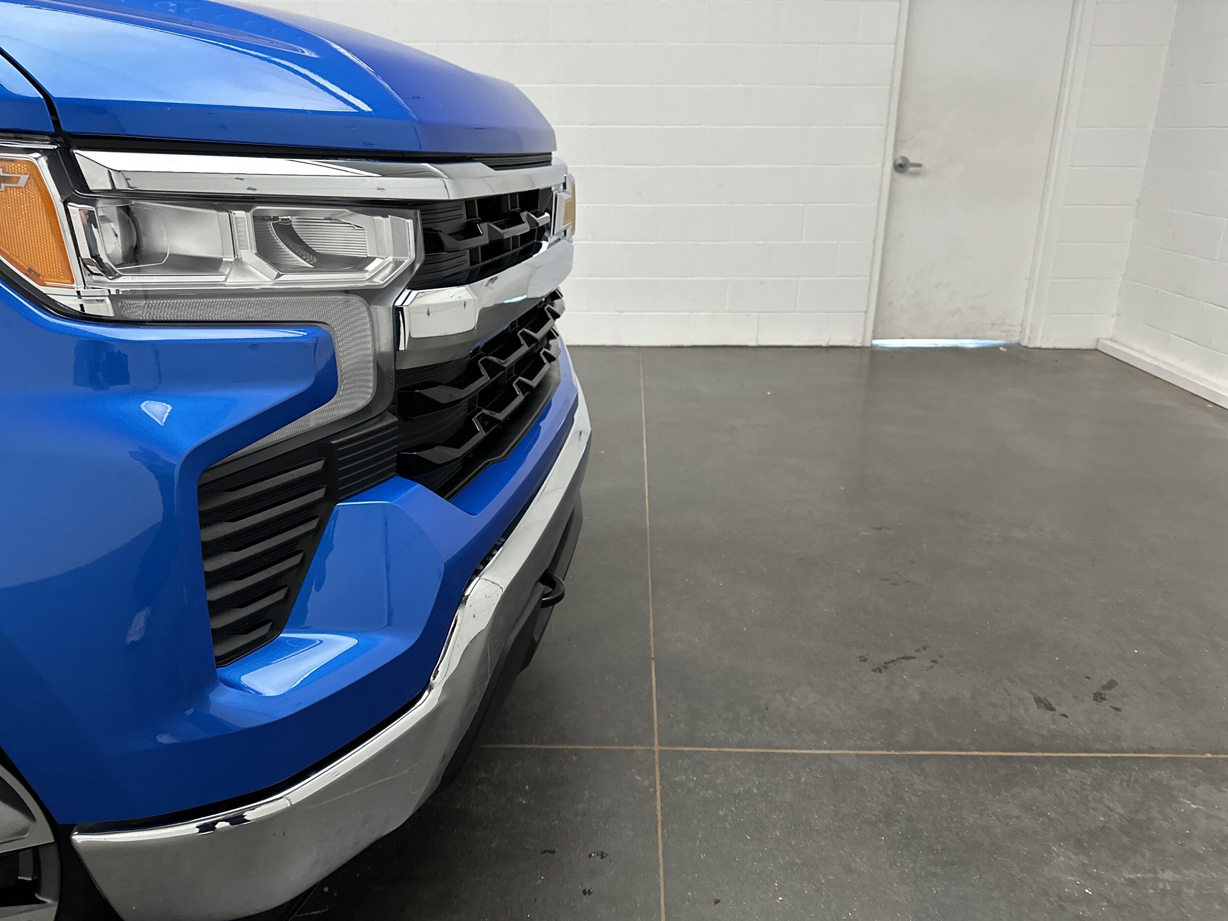 2025 Chevrolet Silverado 1500 LT photo 2