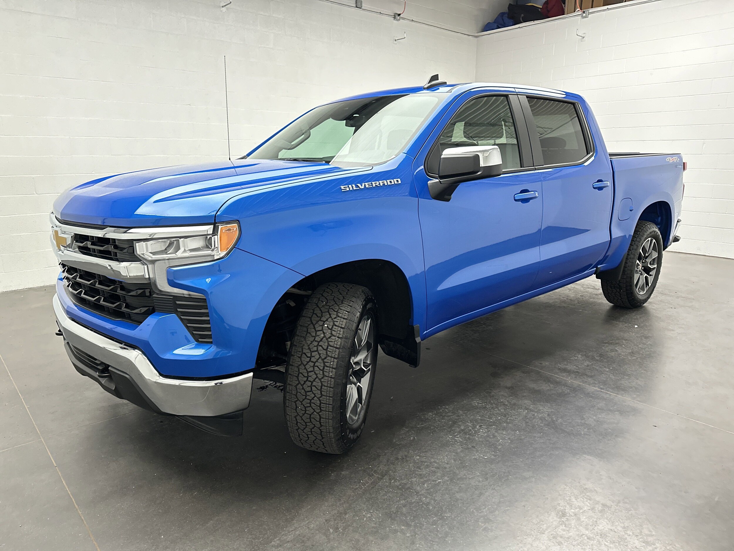 2025 Chevrolet Silverado 1500 LT photo 4