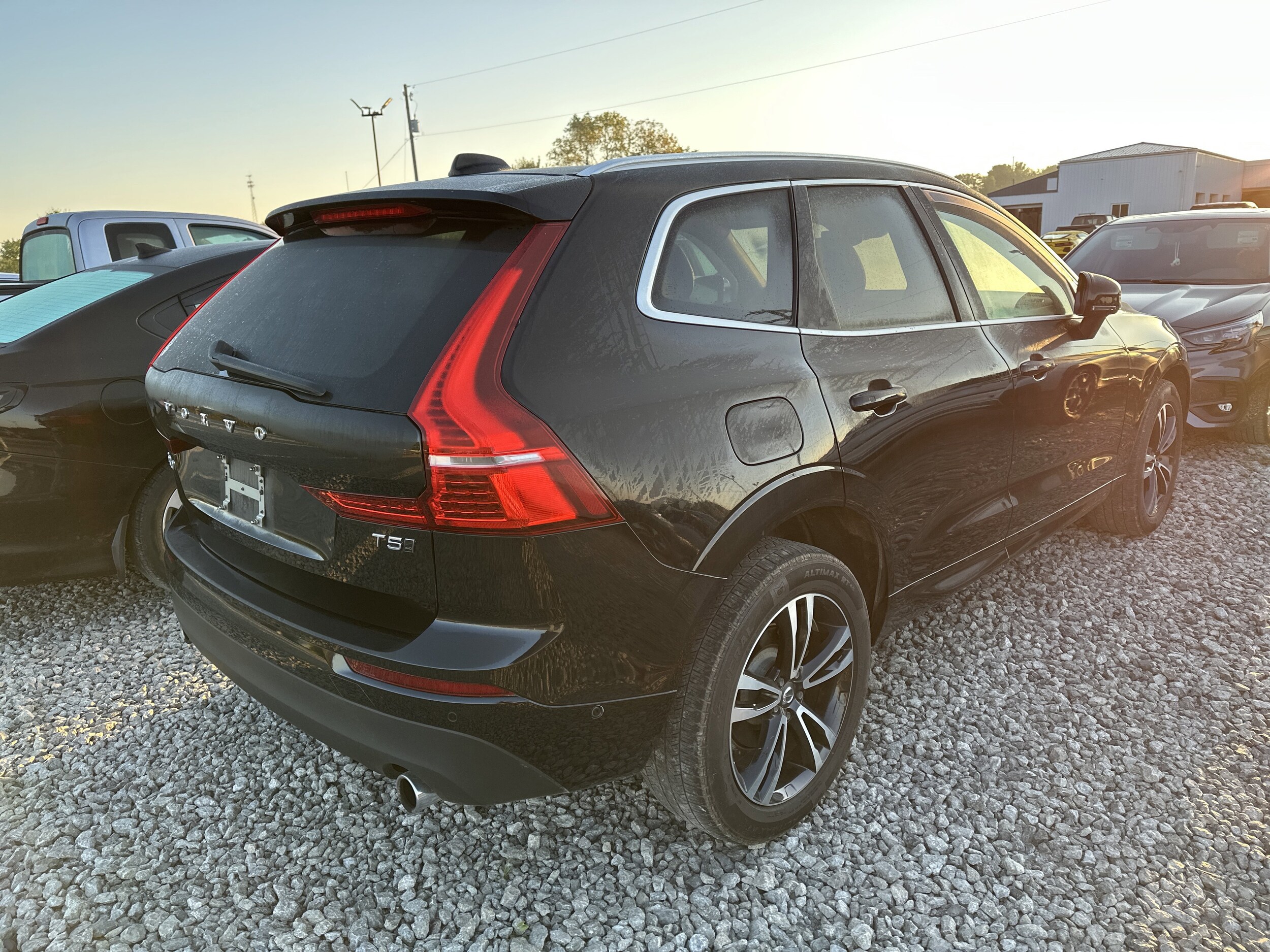 2018 Volvo XC60 Momentum photo 2