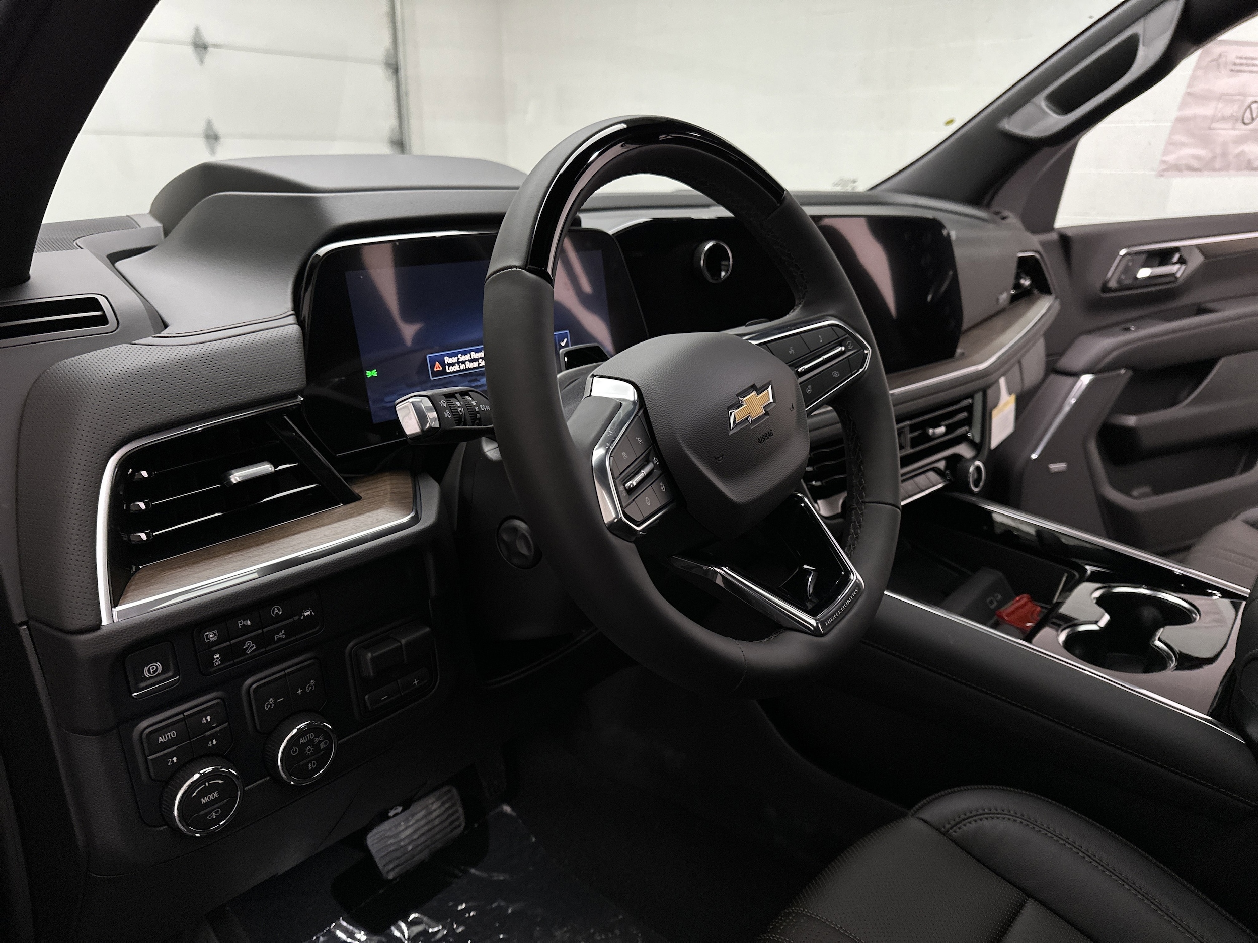 2026 Chevrolet Suburban High Country - Photo 19