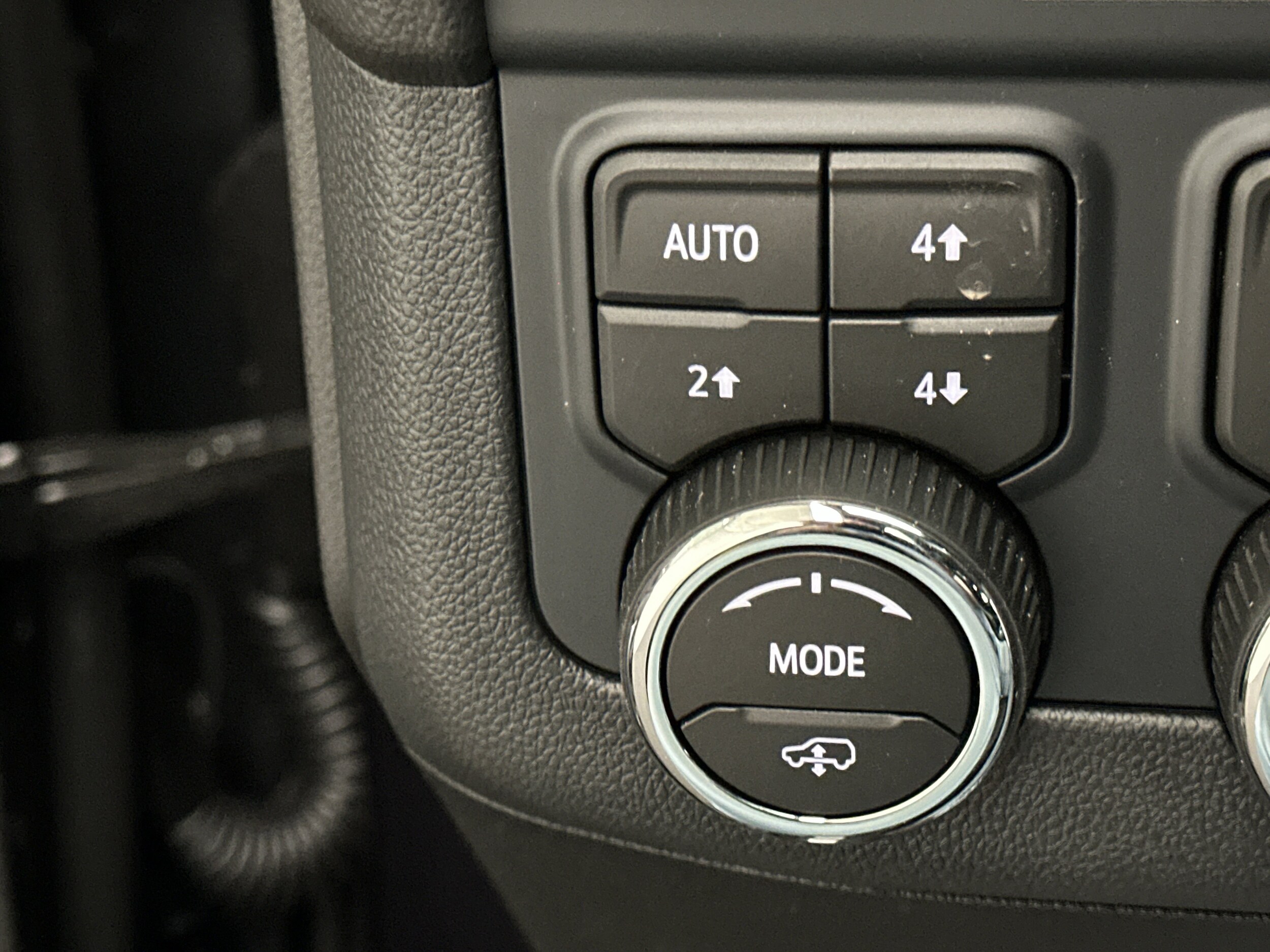 2026 Chevrolet Suburban High Country - Photo 44