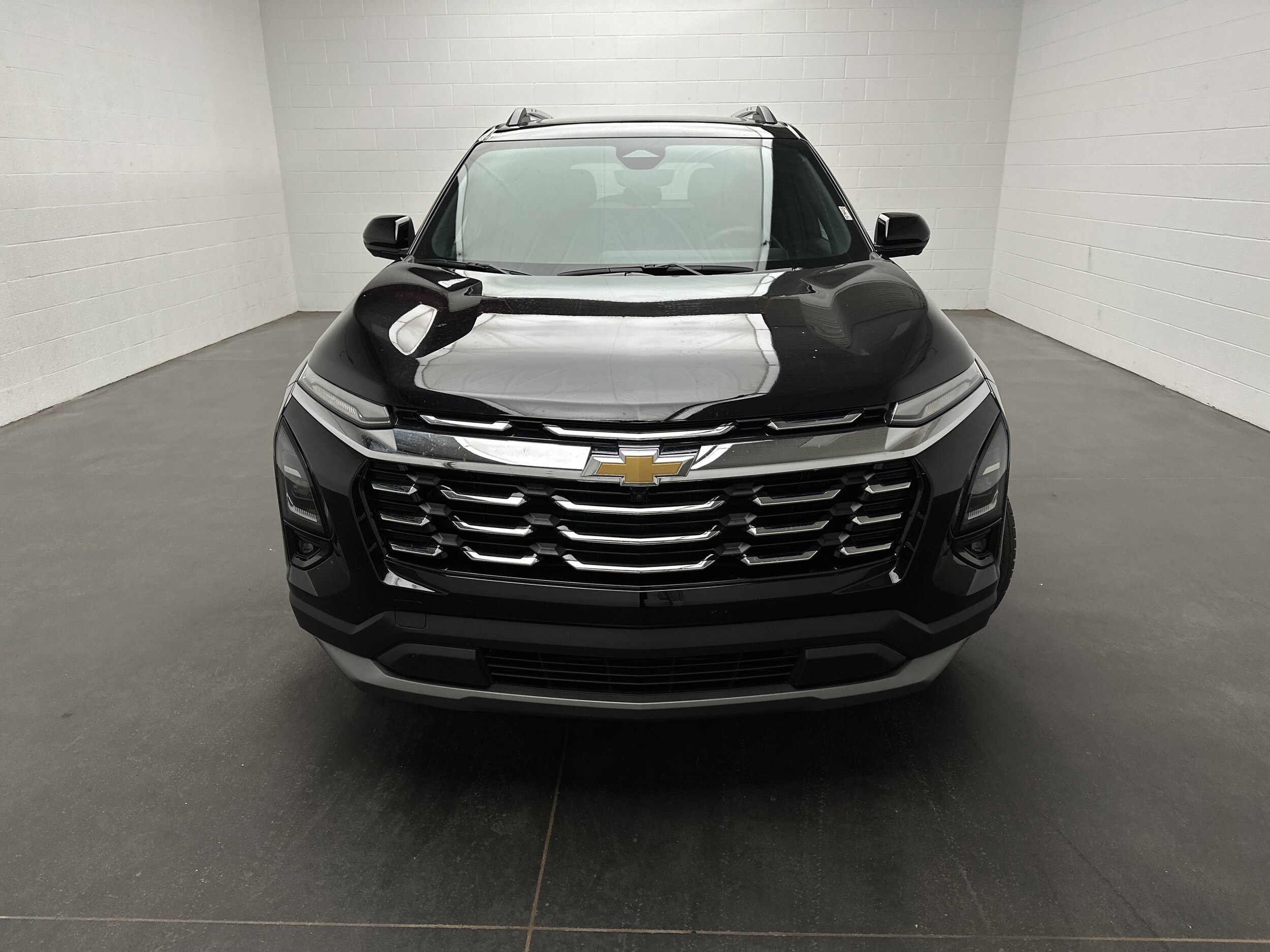 2025 Chevrolet Equinox LT photo 3