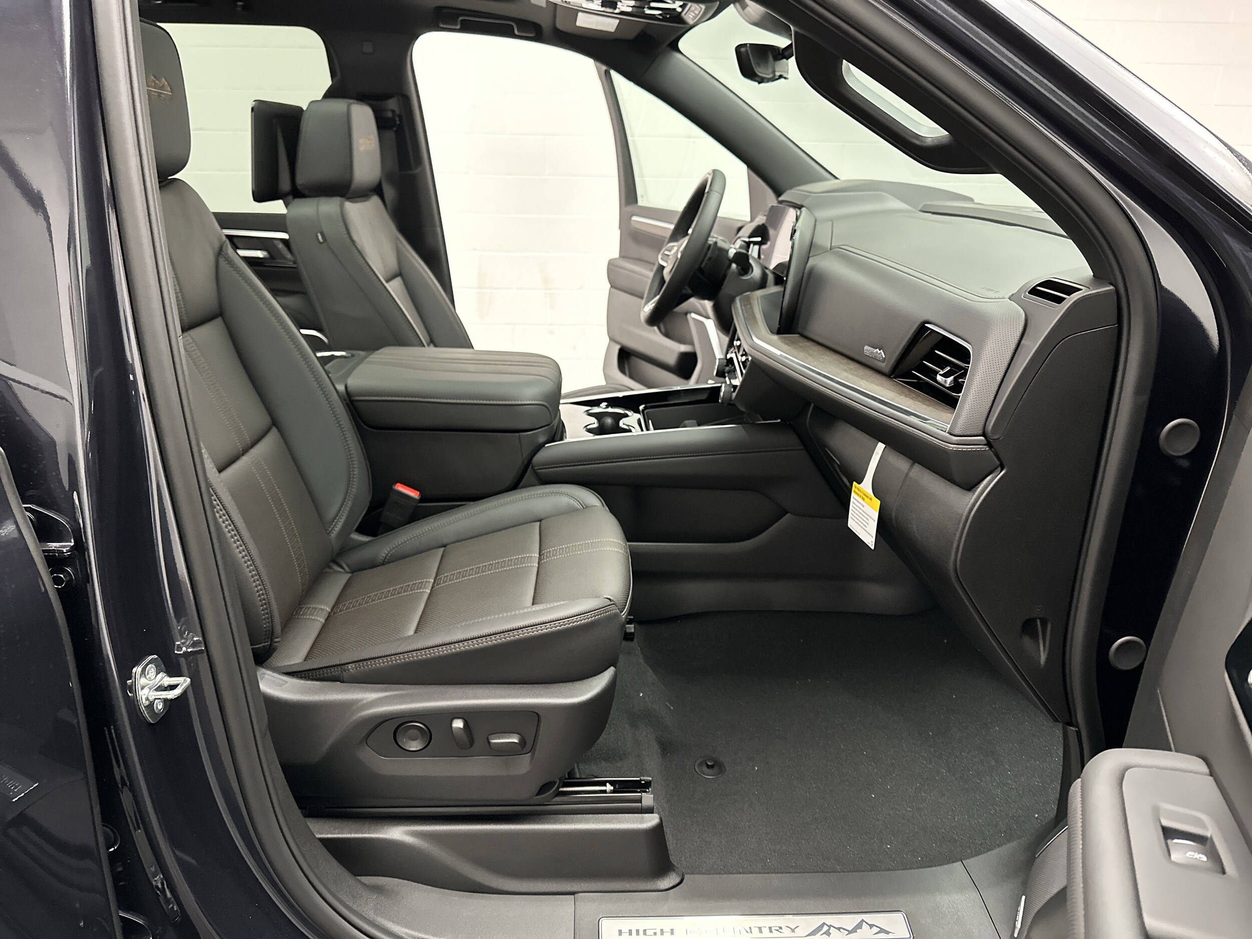 2026 Chevrolet Suburban High Country - Photo 28