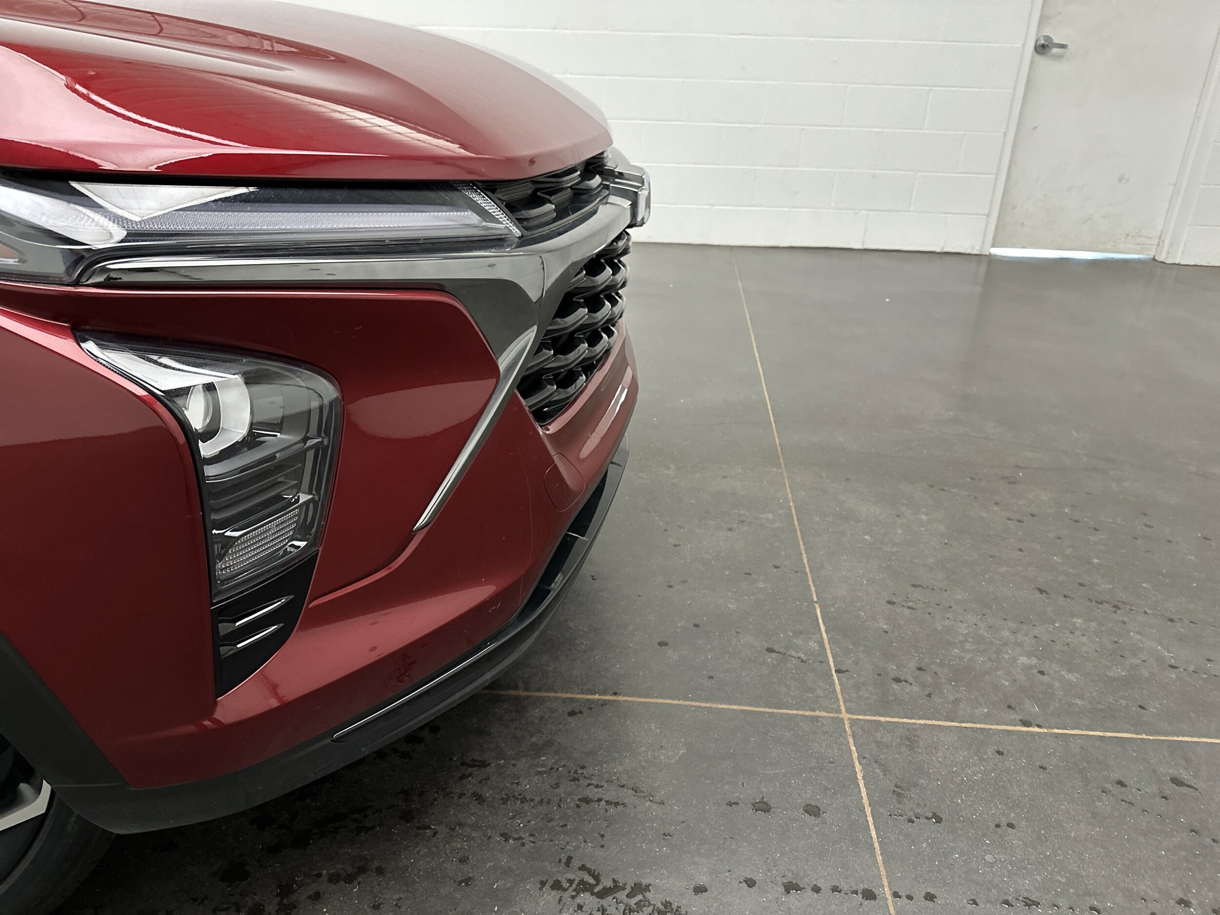 2025 Chevrolet Trax photo 2